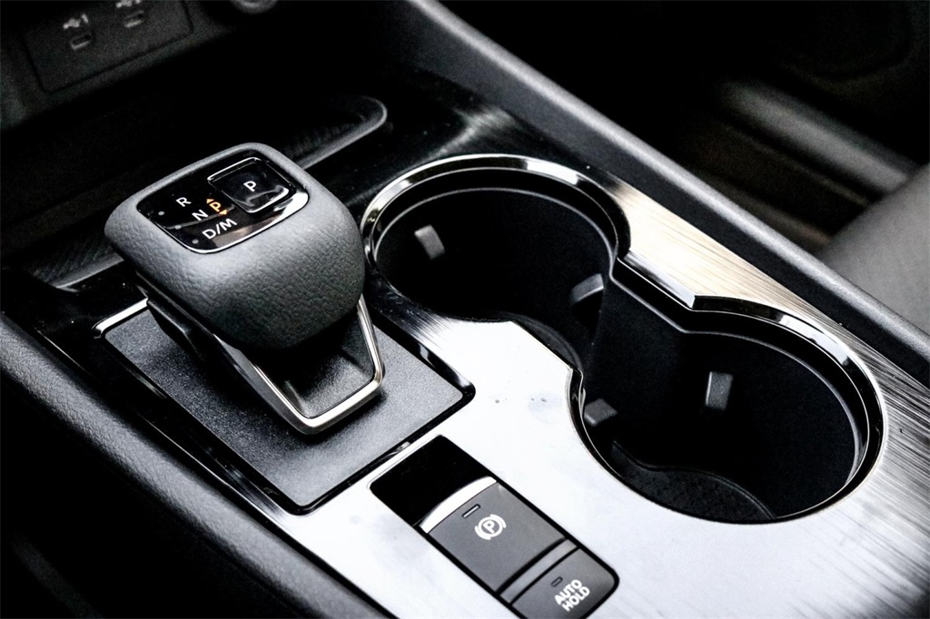 2025 Nissan Rogue SV photo 19