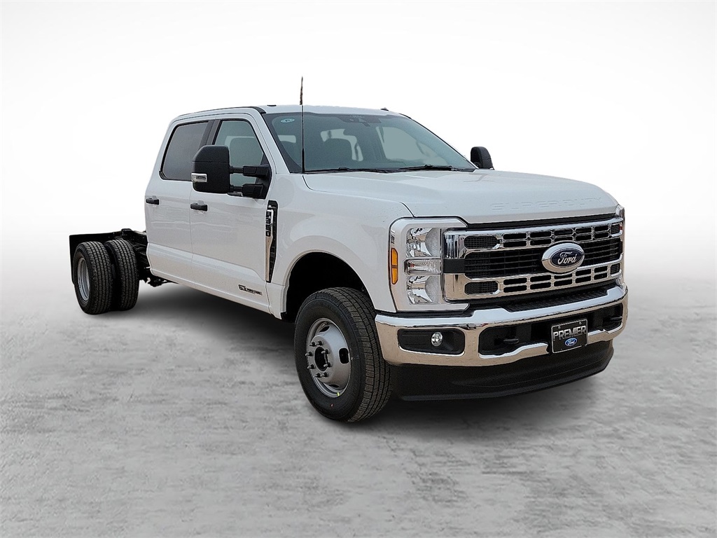 2026 Ford F-350 Super Duty Chassis Cab XL's photo