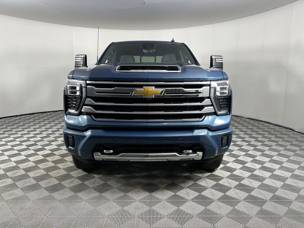 2024 Chevrolet Silverado 3500HD High Country photo 4