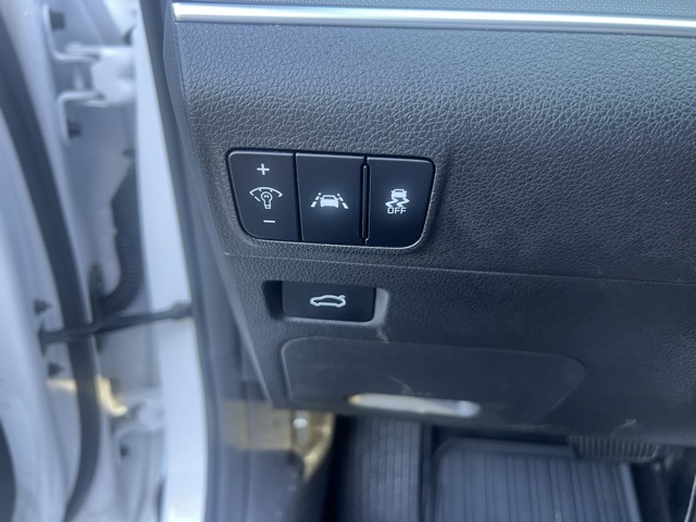 2022 Kia K5 GT-Line photo 12