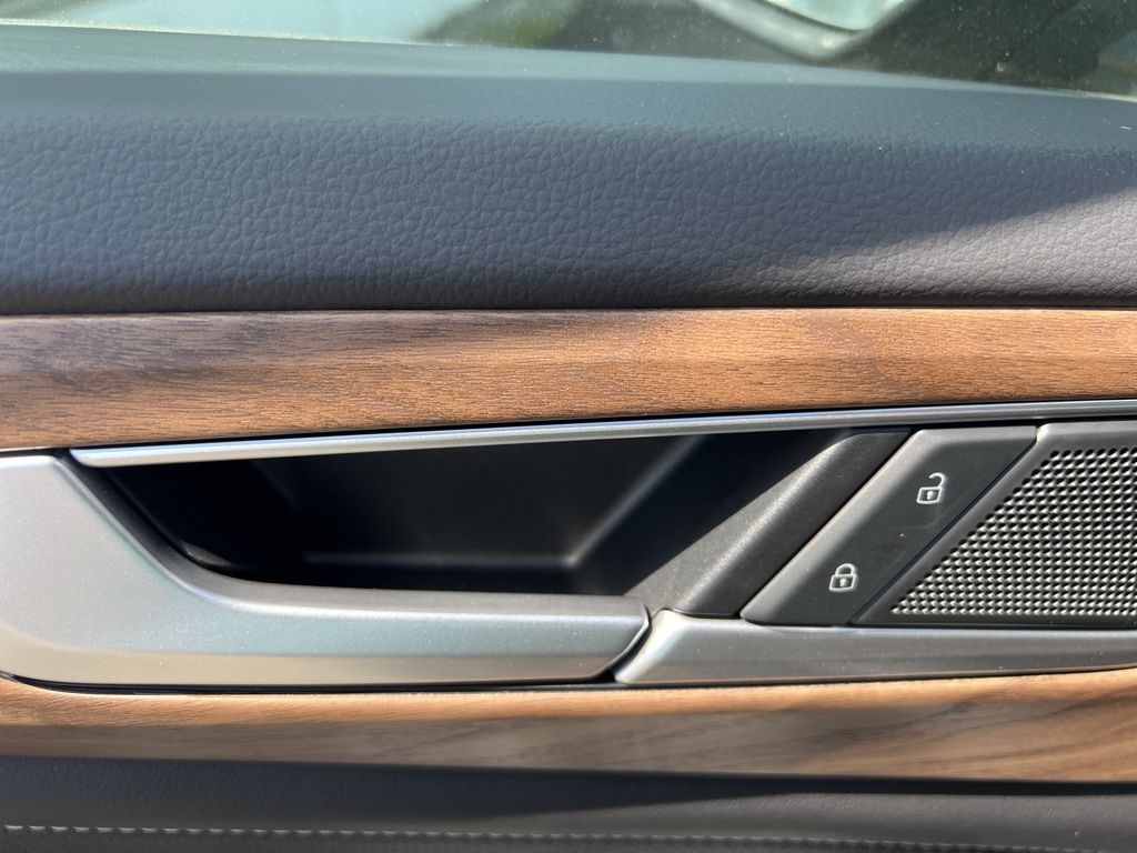 2026 Volkswagen Atlas SE Technology photo 19
