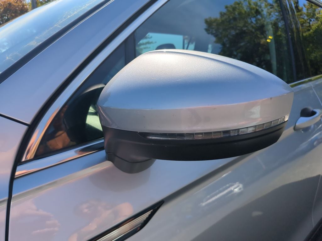 2022 Volkswagen Tiguan SE photo 3