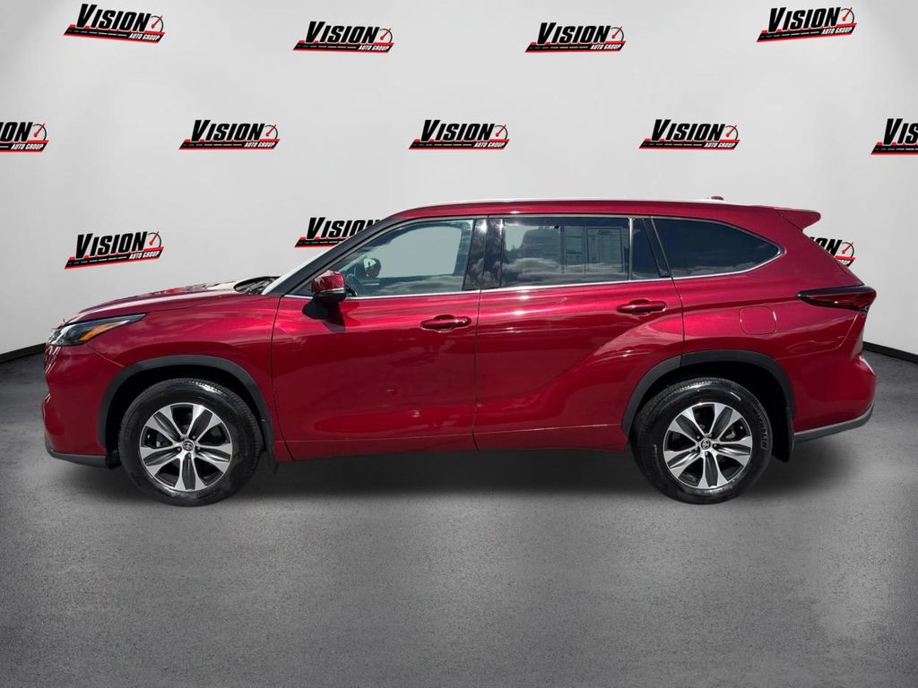 2022 Toyota Highlander XLE photo 8