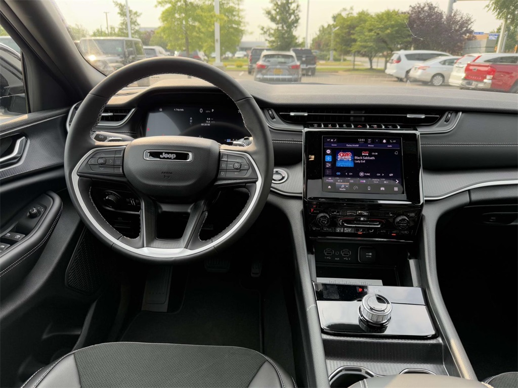 2025 Jeep Grand Cherokee Altitude X photo 2