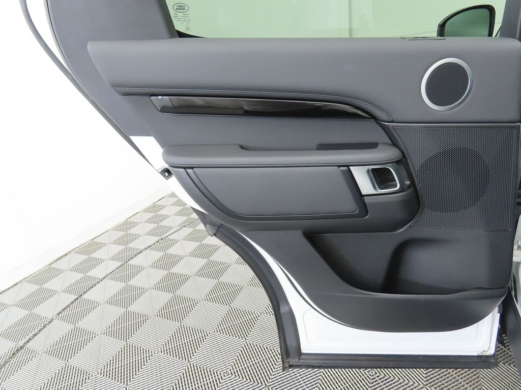 2024 Land Rover Discovery P300 S photo 23