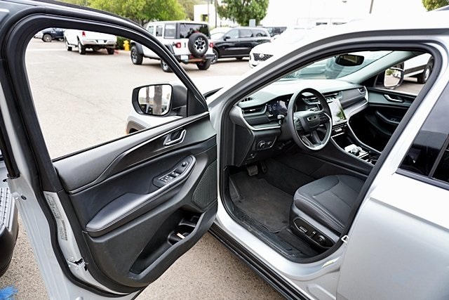 2023 Jeep Grand Cherokee Laredo photo 33