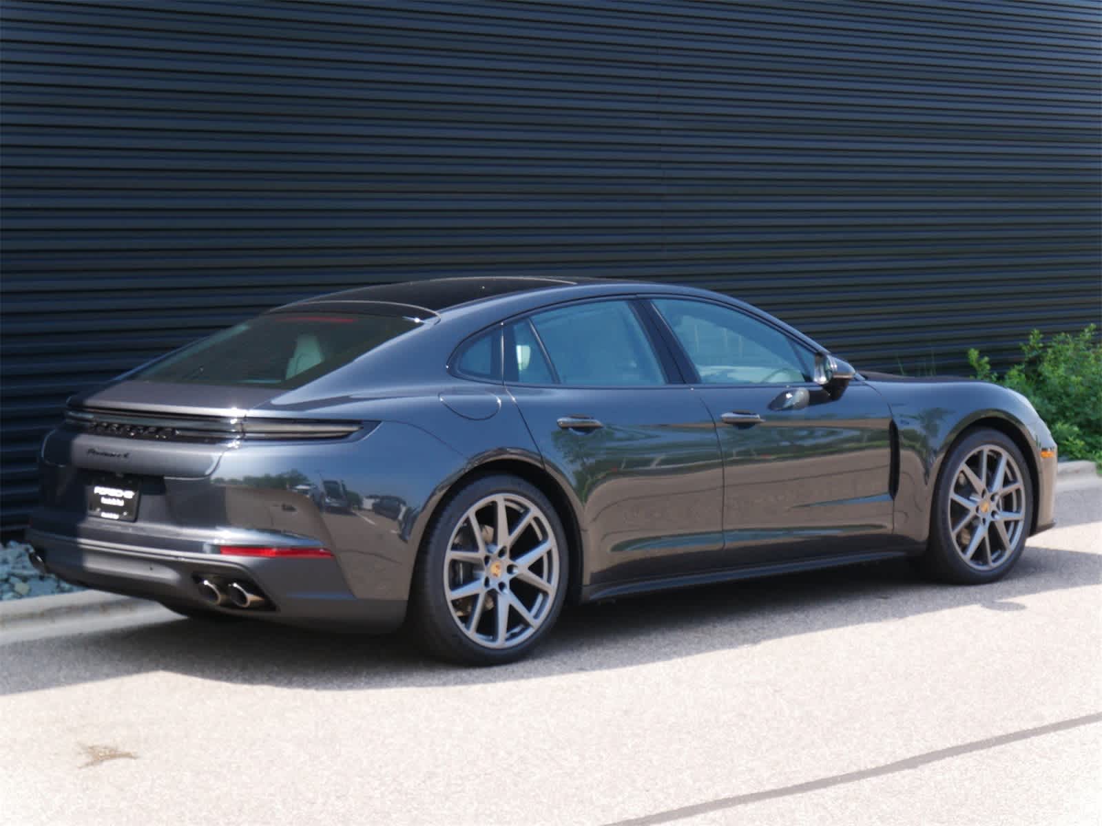 2025 Porsche Panamera 4 photo 22