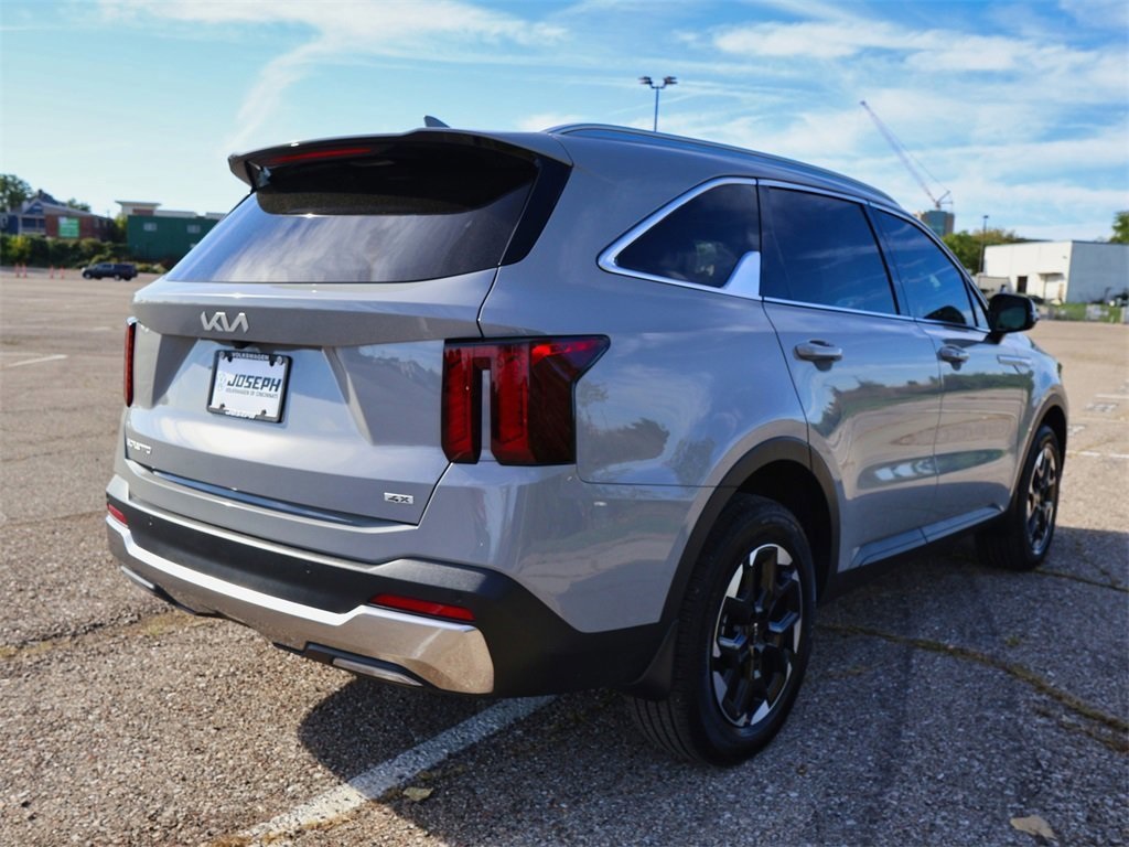 2024 Kia Sorento S photo 4