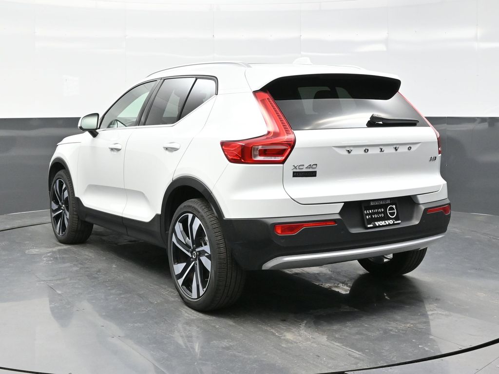 2025 Volvo XC40 Plus photo 4