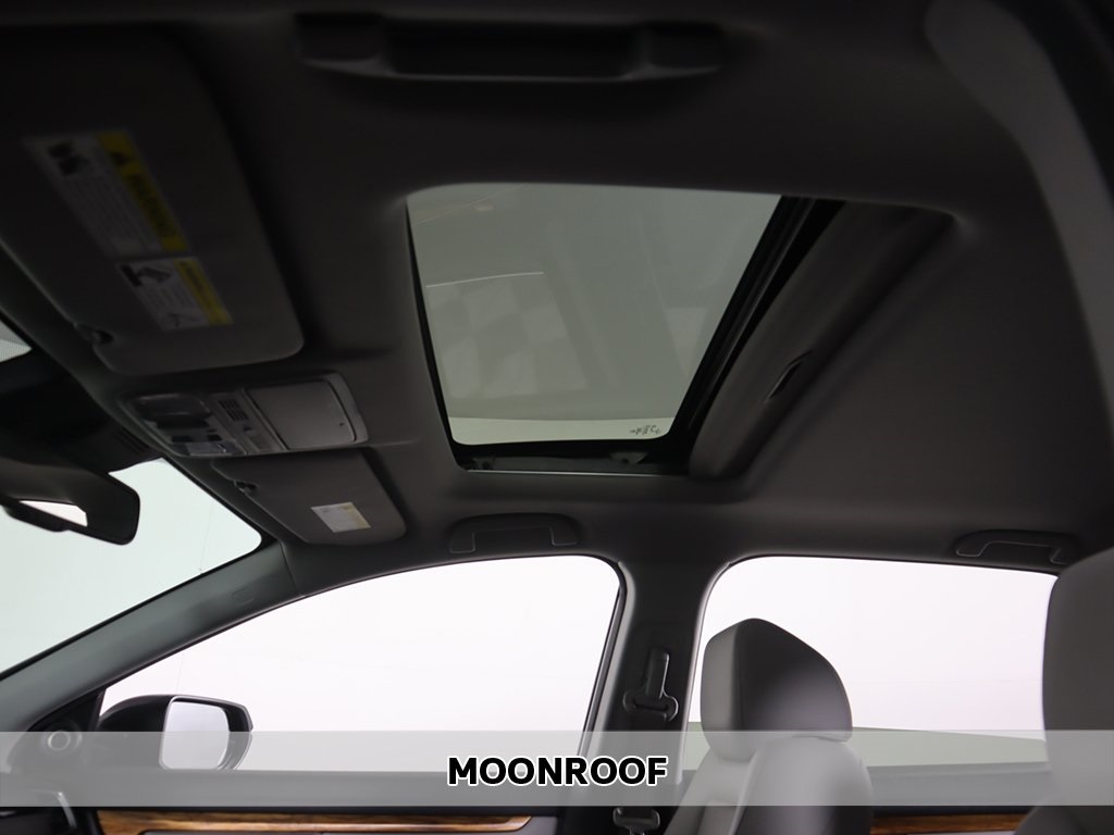 2017 Honda CR-V Touring photo 3