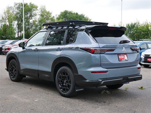 2025 Mitsubishi Outlander SE Ralliart photo 2