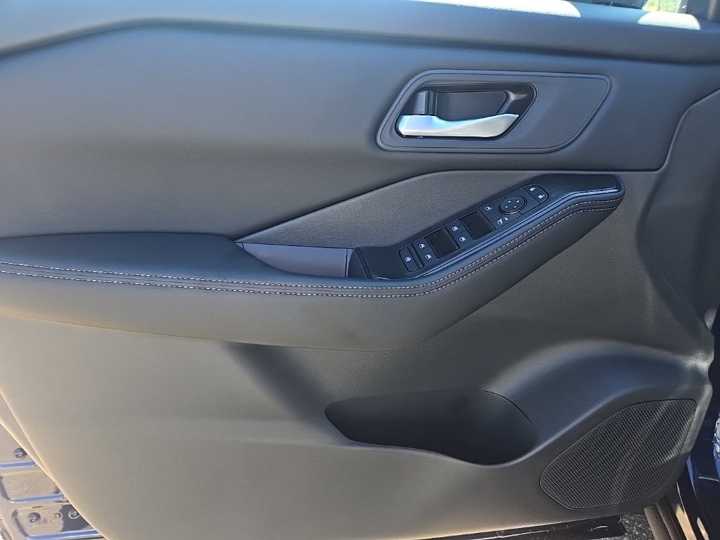 2026 Nissan Rogue SV photo 11