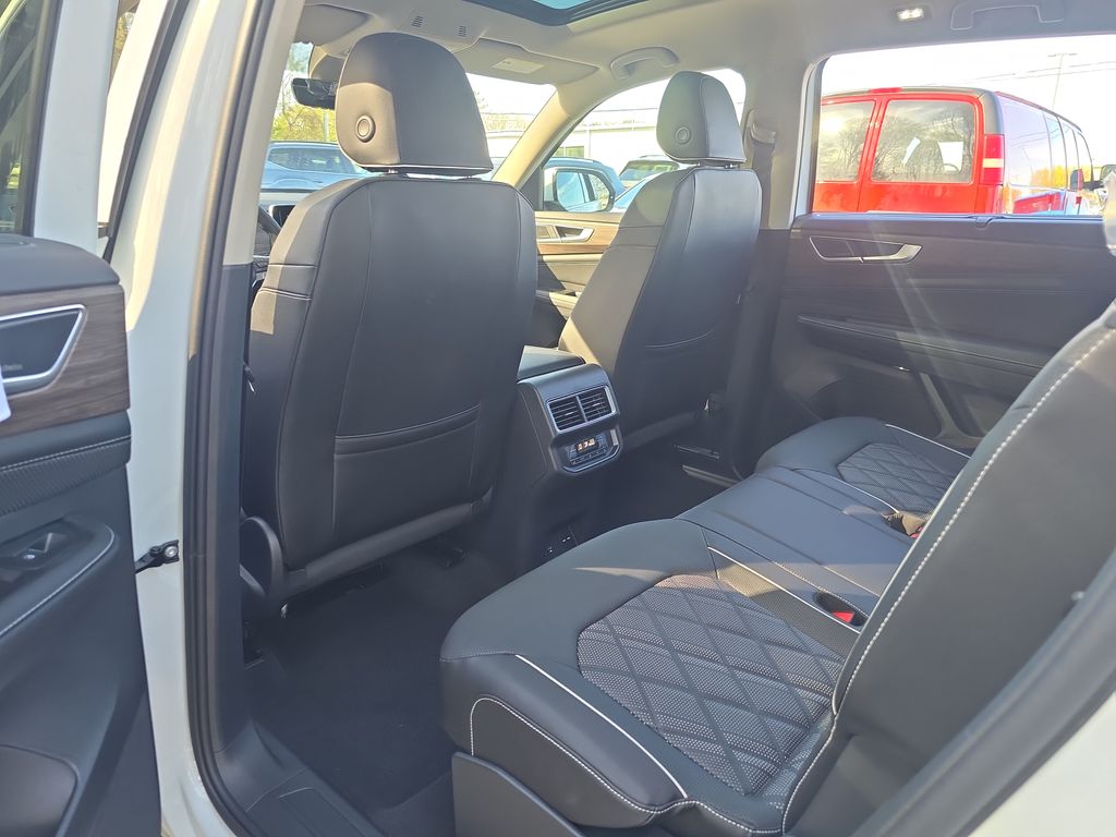 2025 Volkswagen Atlas SEL Premium R-Line photo 14