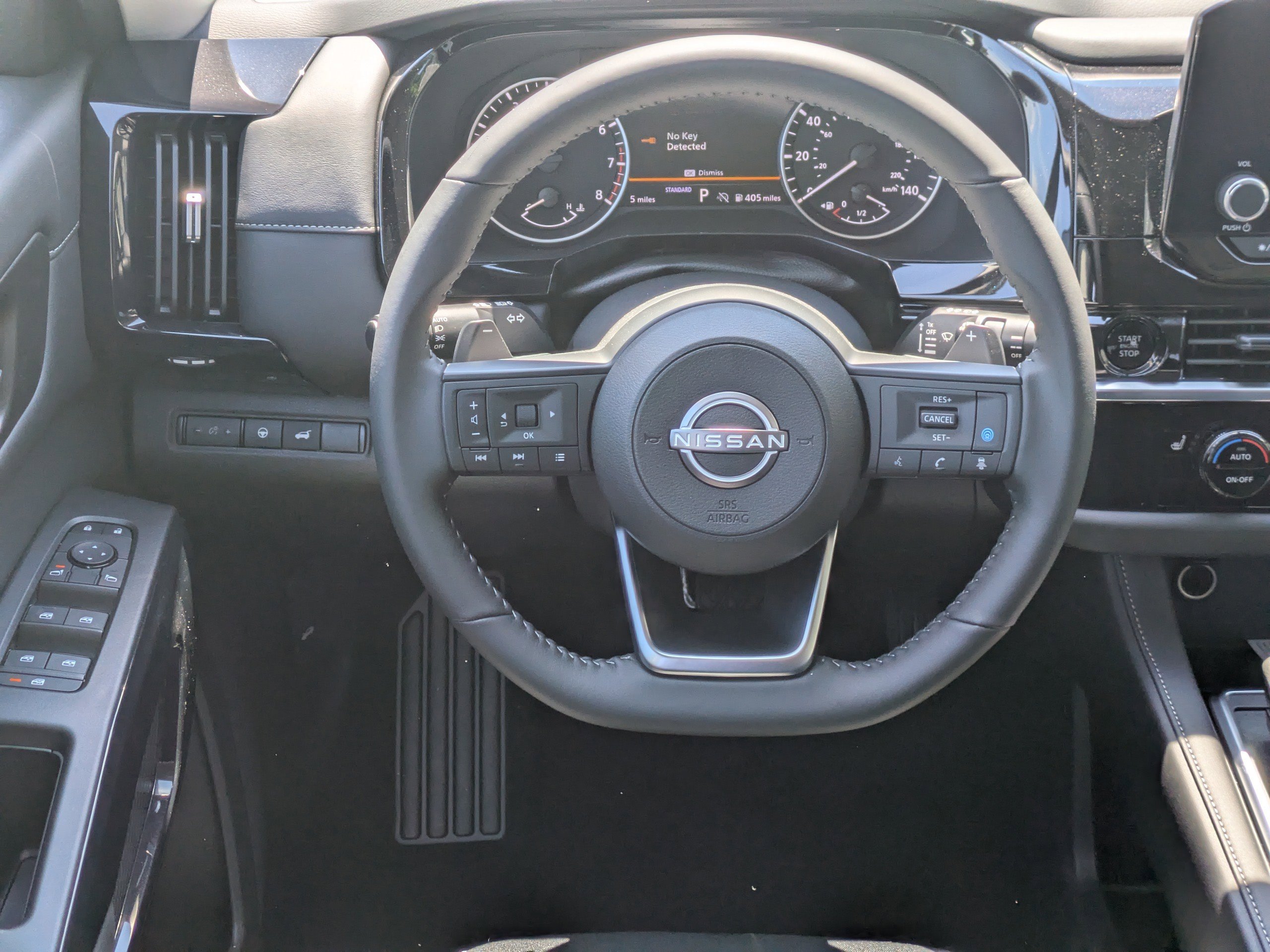 2025 Nissan Pathfinder SV photo 7