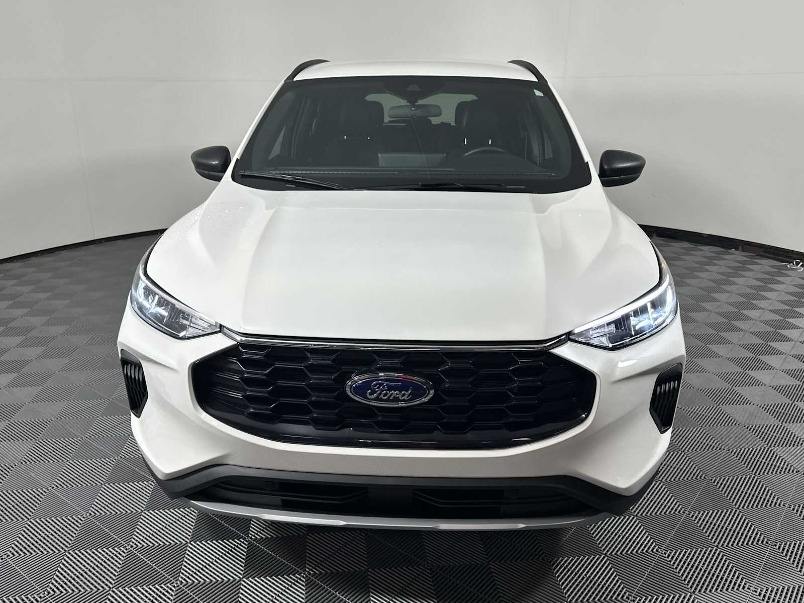 2025 Ford Escape ST-Line photo 2