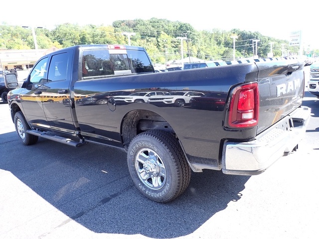 2025 Ram 2500 Tradesman photo 3