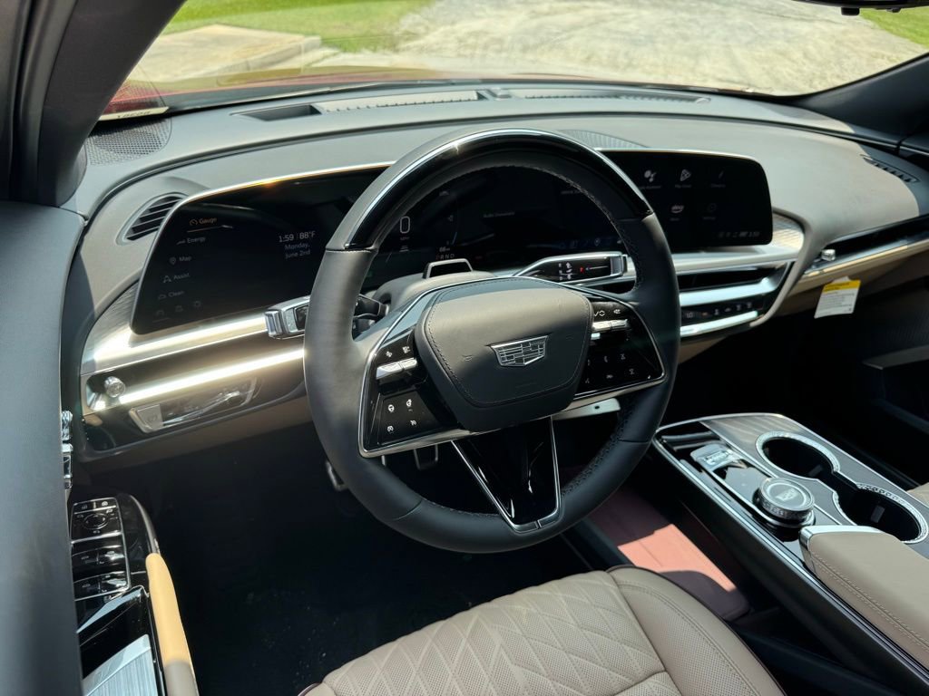 2025 Cadillac Lyriq Luxury photo 3