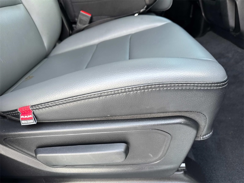 2025 Ram 1500 Tradesman photo 11