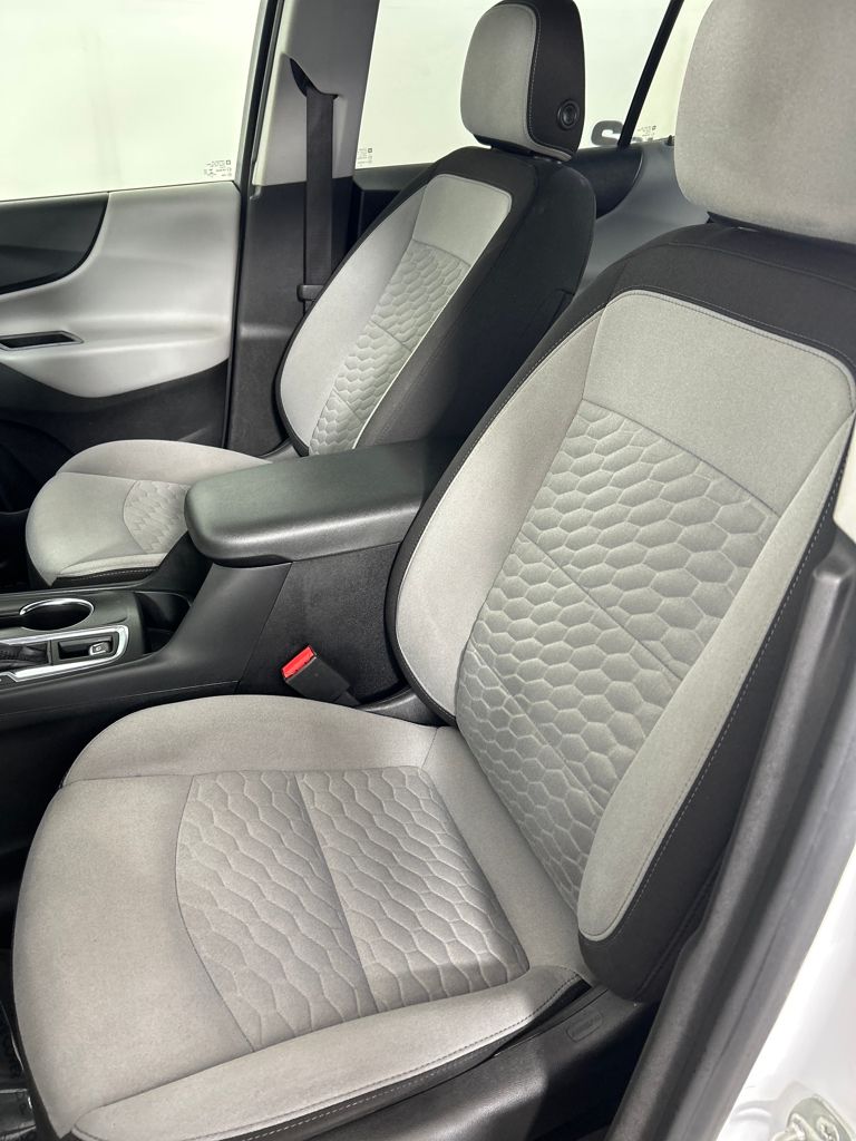 2021 Chevrolet Equinox LT photo 17