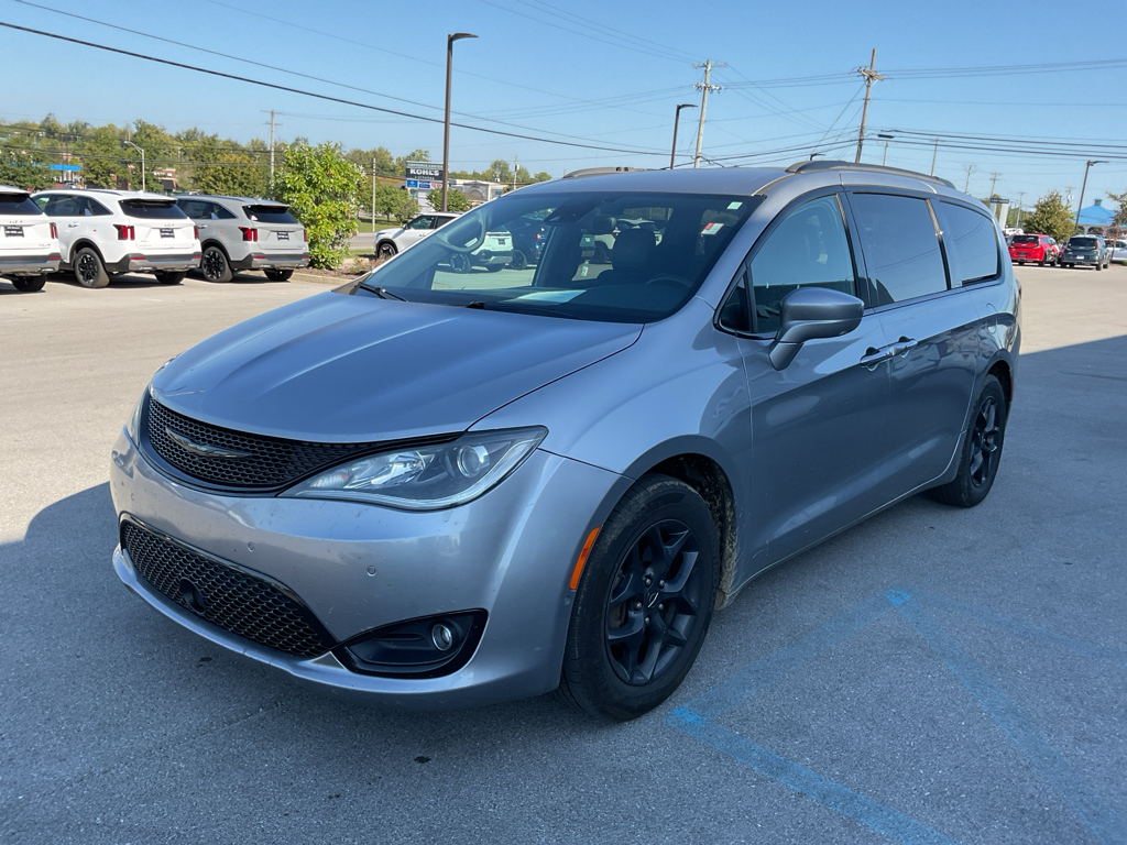 2019 Chrysler Pacifica Touring L photo 3