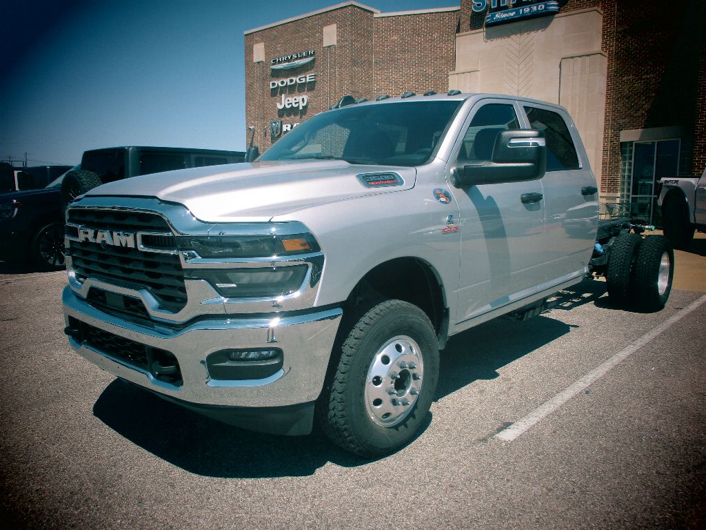 2026 Ram 3500 Tradesman photo 3