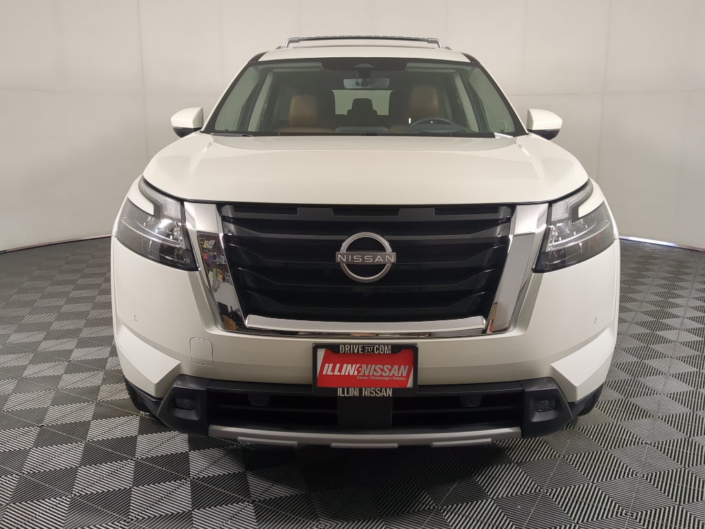 2024 Nissan Pathfinder Platinum photo 2