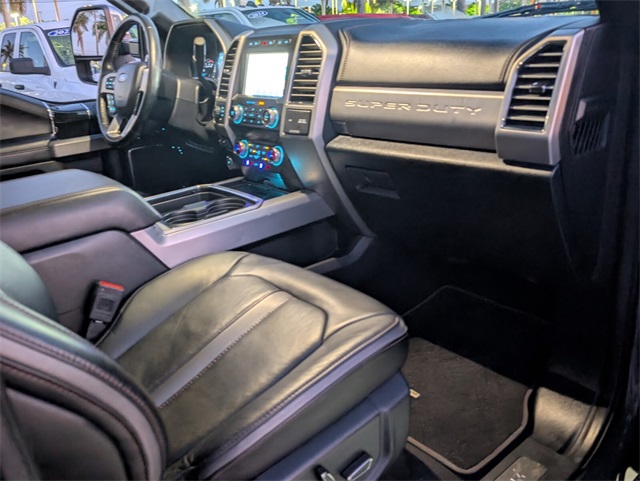 2021 Ford F-350 Platinum photo 16
