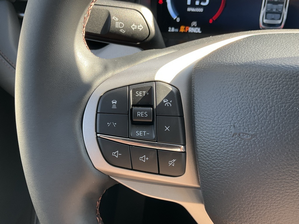 2025 Ford Explorer photo 5