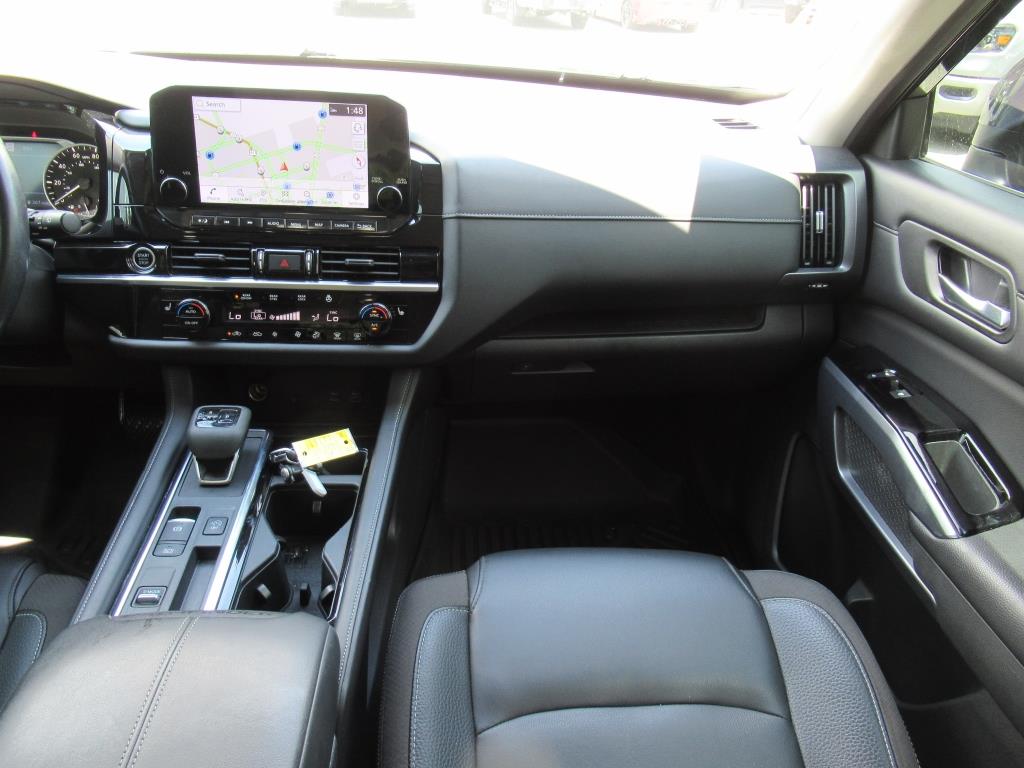 2023 Nissan Pathfinder SL photo 13