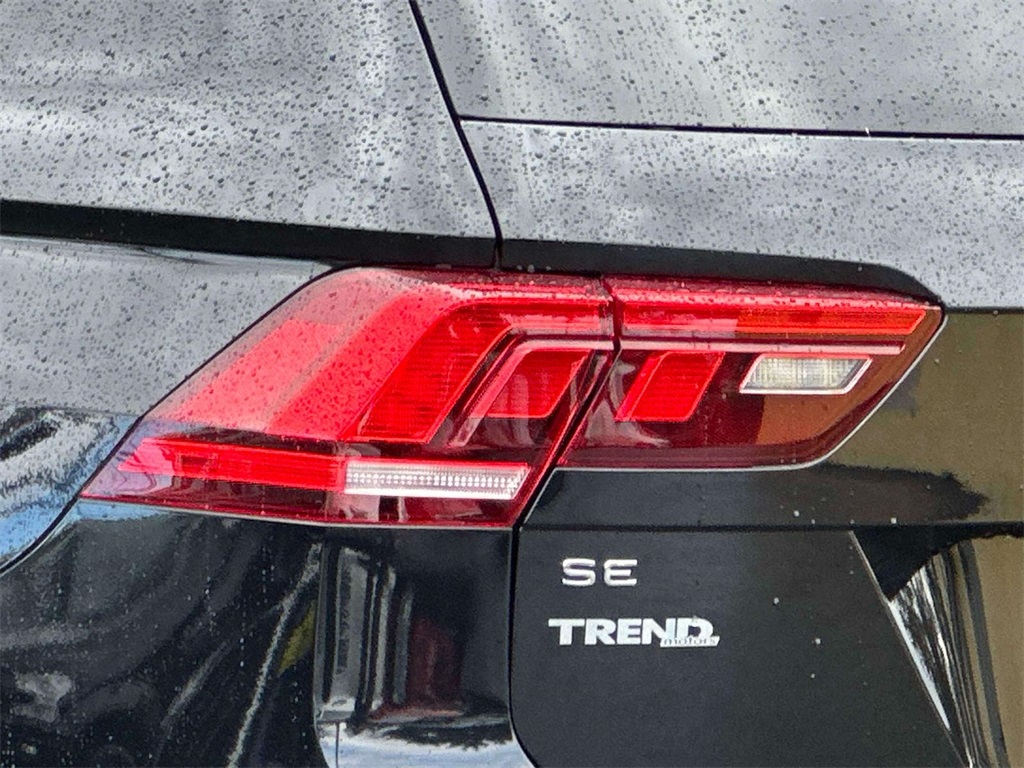 2022 Volkswagen Tiguan SE R-Line Black photo 4