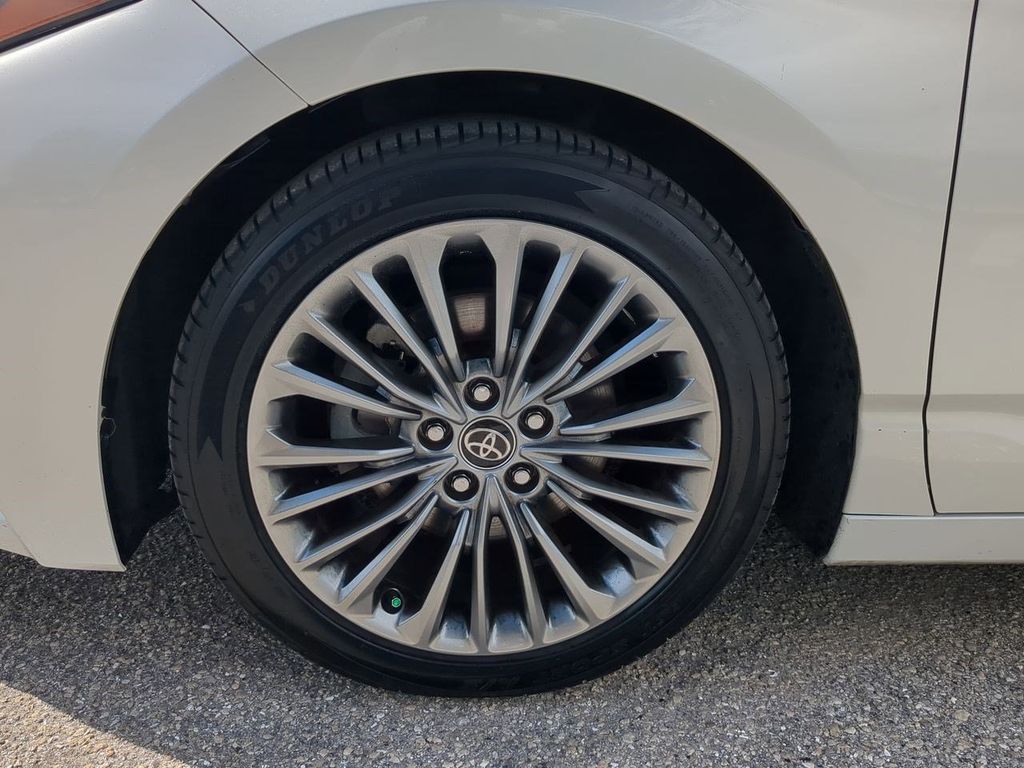 2022 Toyota Avalon Limited photo 11