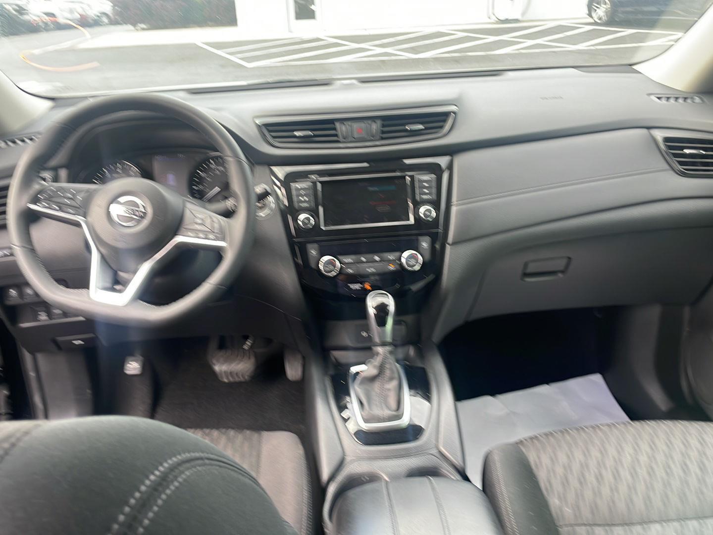 2019 Nissan Rogue SV photo 11