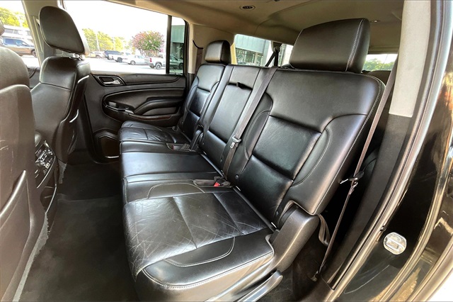 2015 Chevrolet Suburban LT photo 22