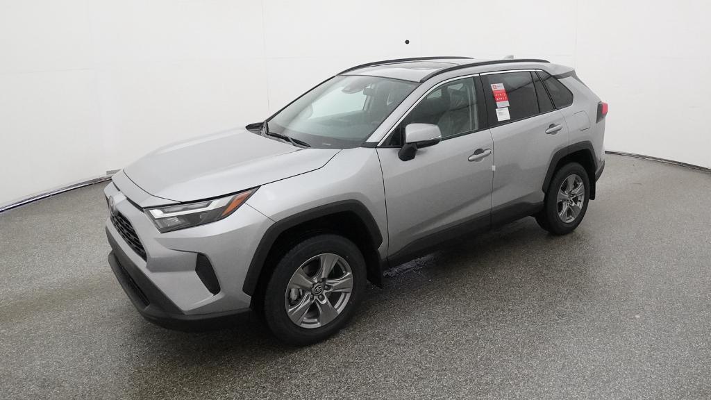 2025 Toyota RAV4 XLE's photo