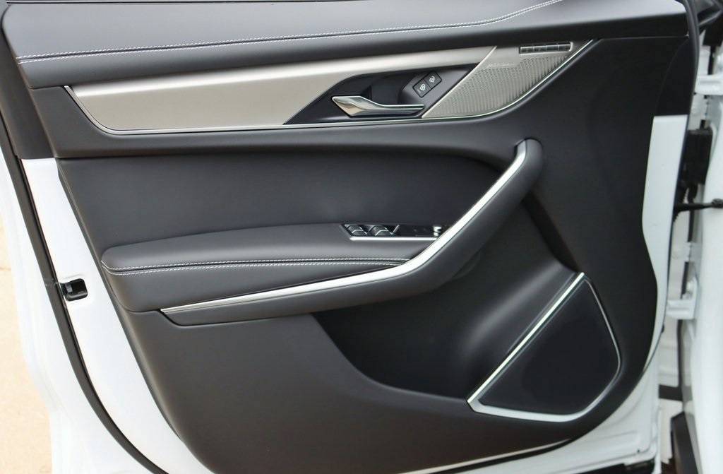 2026 JAGUAR F-PACE - Image 10