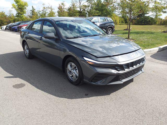 2025 Hyundai Elantra SE photo 4