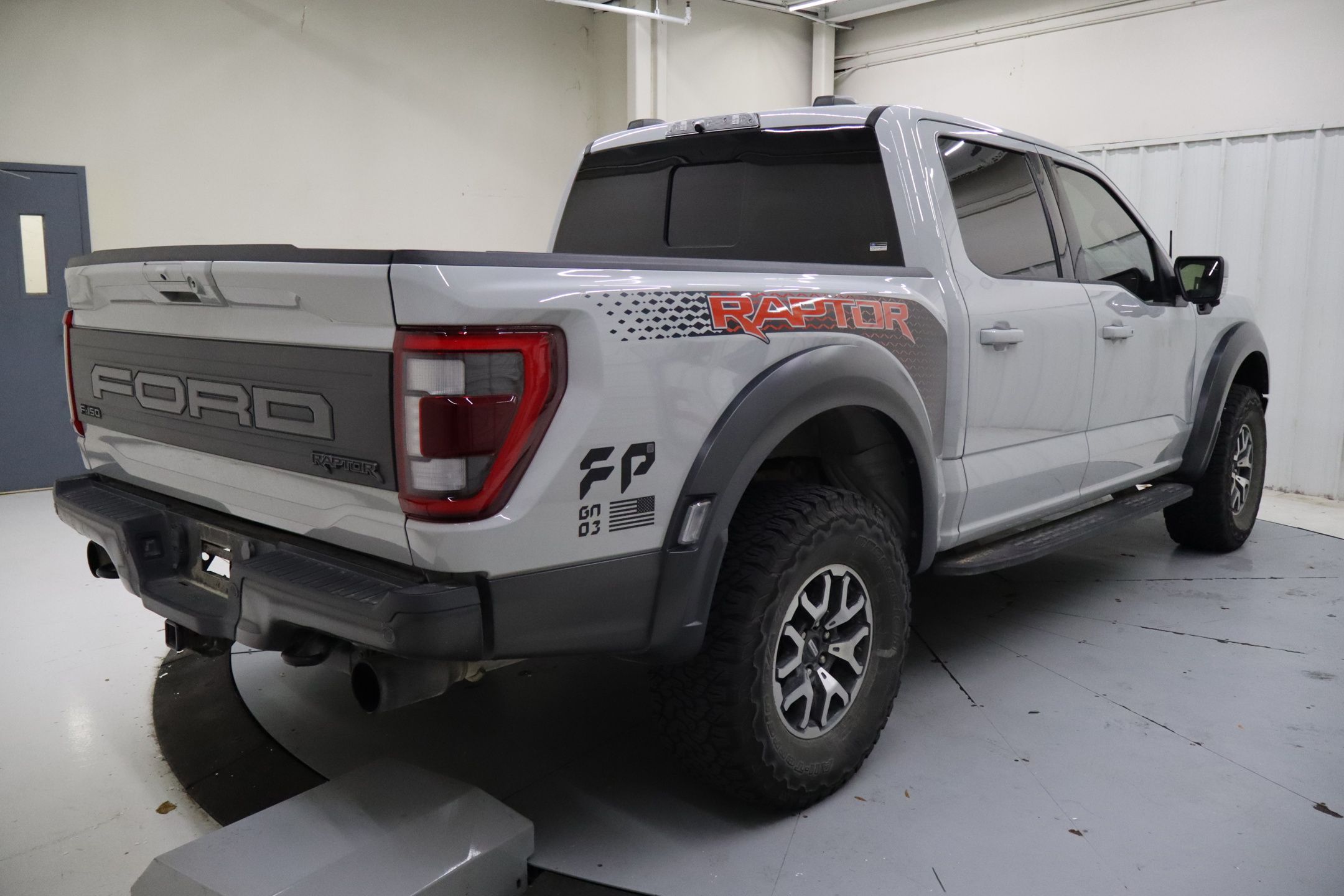 2023 Ford F-150 Raptor photo 2