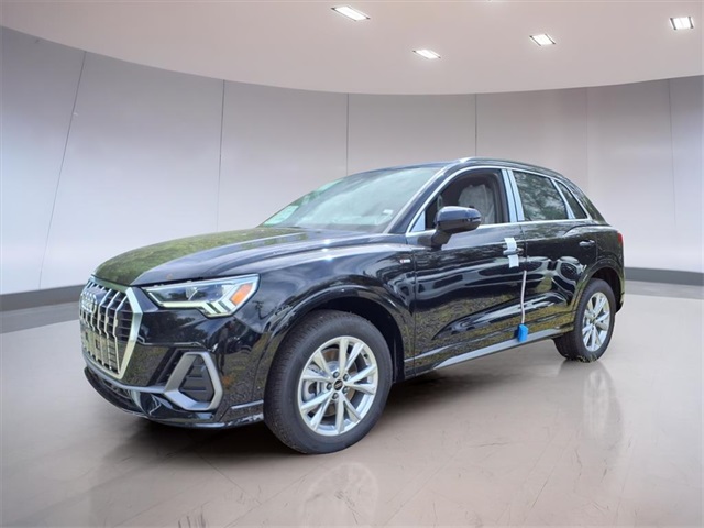 2025 Audi Q3 S line Premium photo 4
