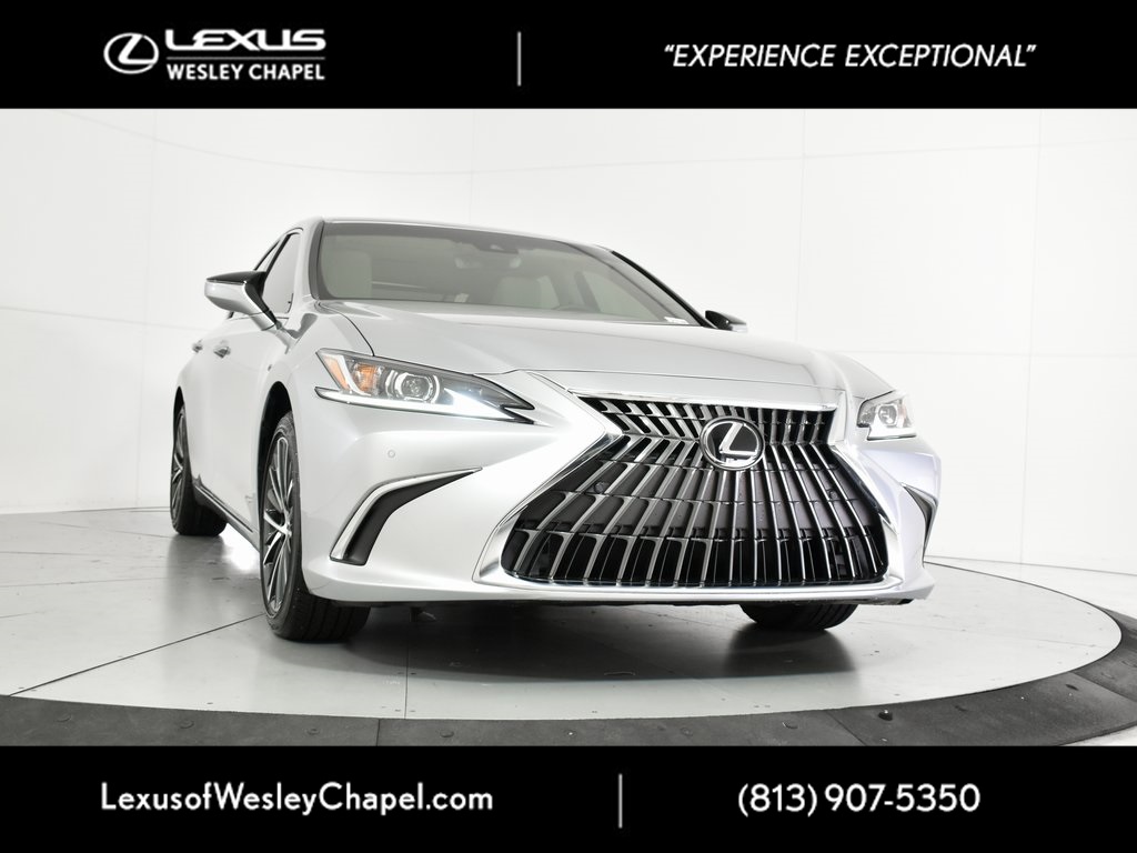 2025 Lexus ES 350's photo