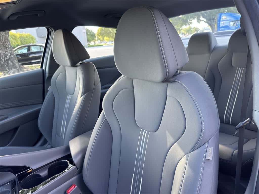 2023 Hyundai Elantra SEL photo 12