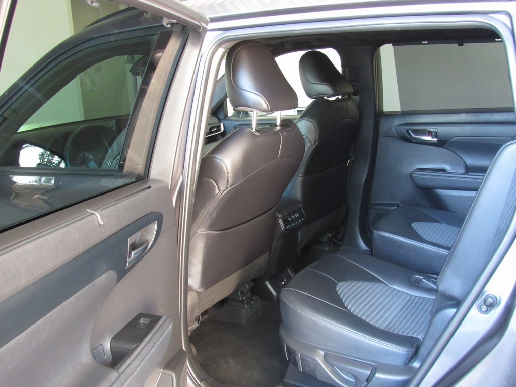 2024 Toyota Highlander XSE photo 11