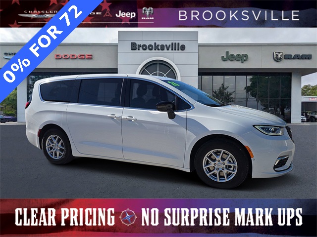 2026 Chrysler Pacifica Select's photo