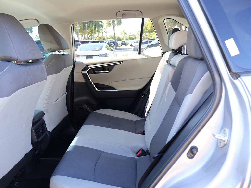 2022 Toyota RAV4 XLE photo 27