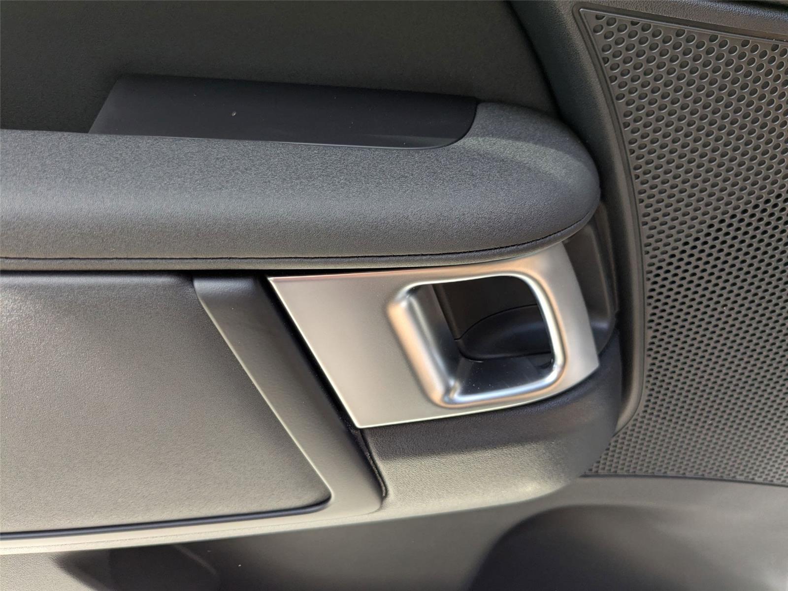 2025 Land Rover Discovery SE photo 23