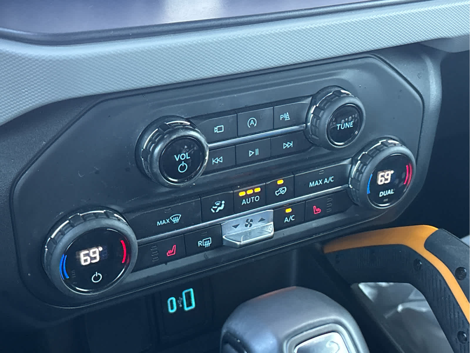 2023 Ford Bronco Base photo 19