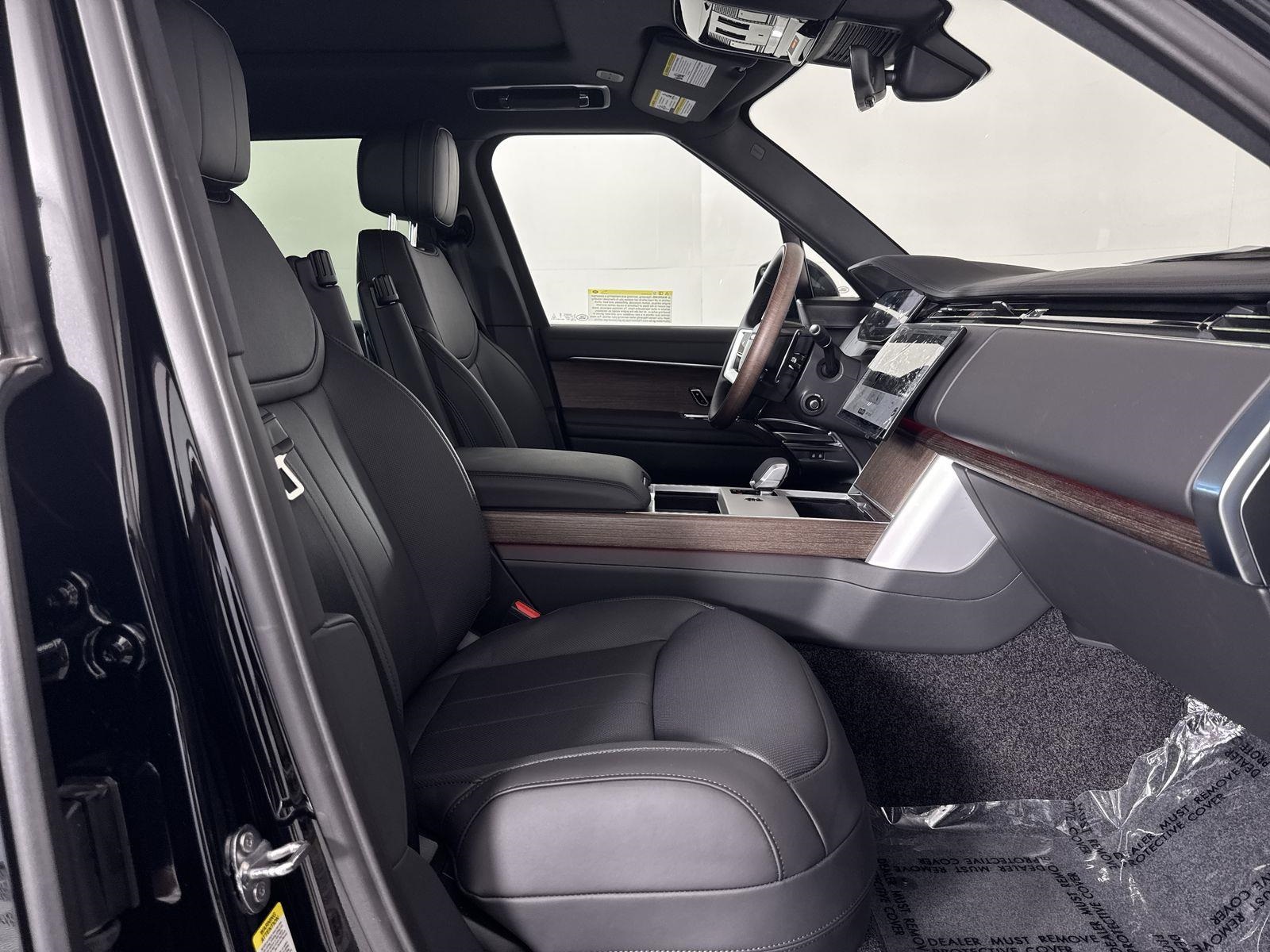 2025 Land Rover Range Rover SE photo 32