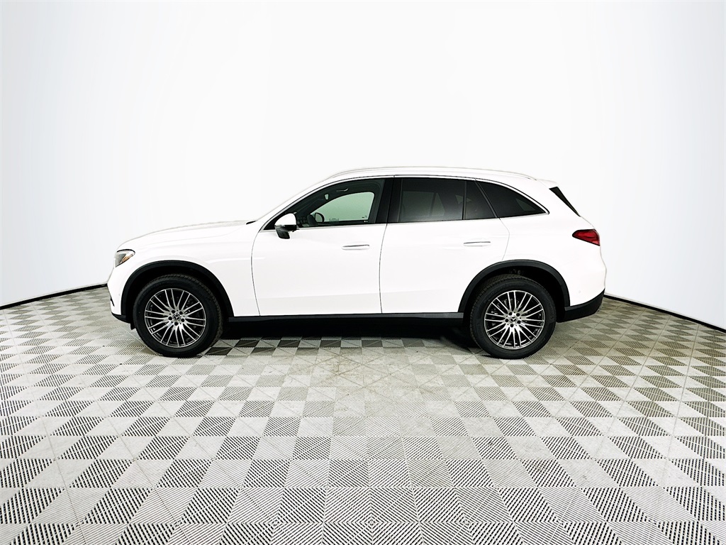 2026 Mercedes Benz GLC 300 4MATIC photo 4