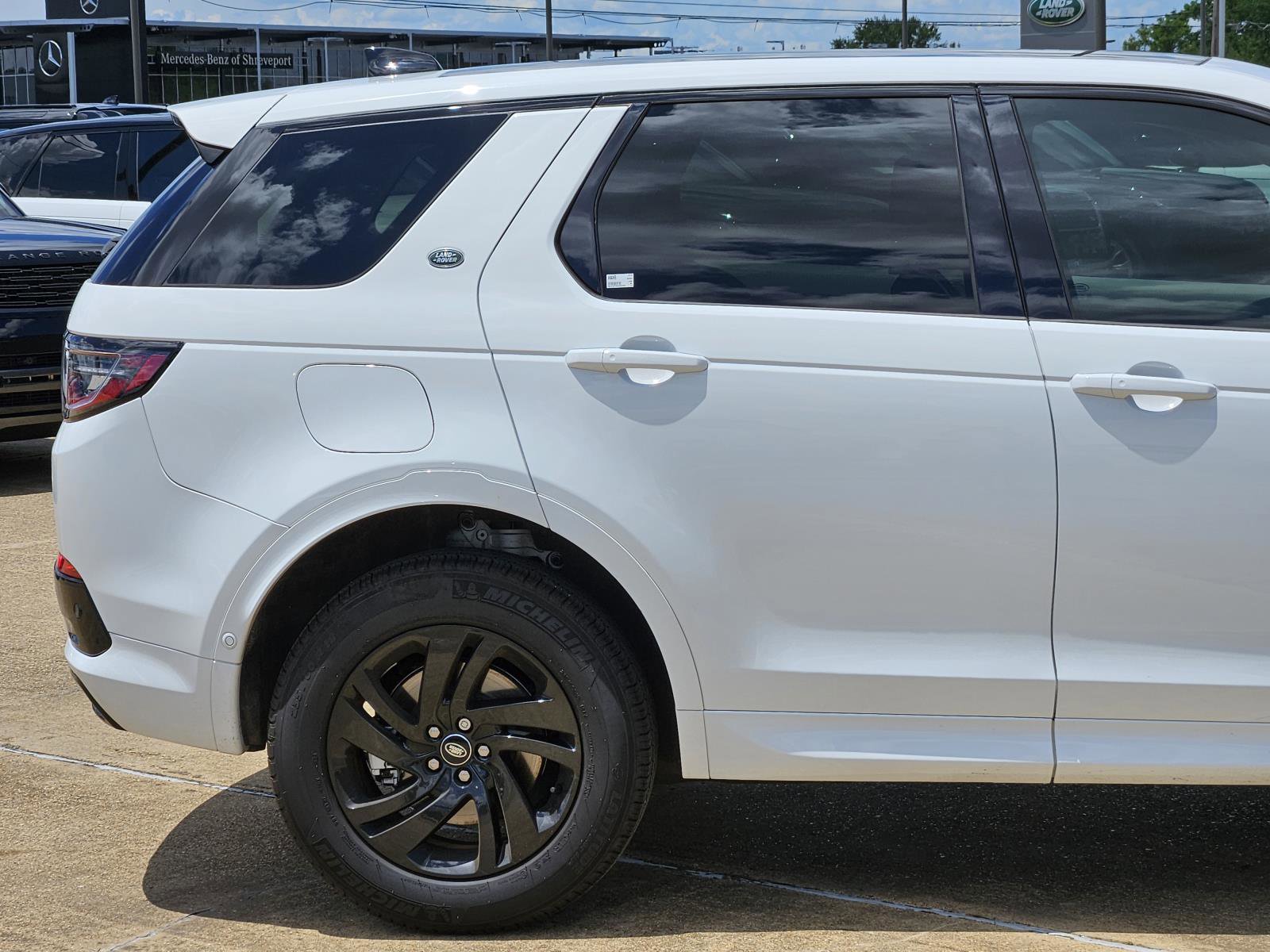 2025 Land Rover Discovery Sport S photo 11