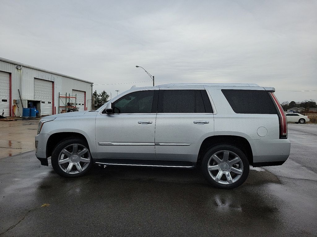 2018 Cadillac Escalade Luxury photo 3