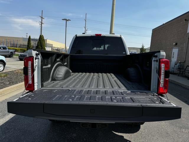 2025 Ford F-250 Lariat photo 4